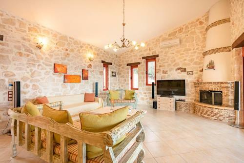 Varvara Villa Sleeps 4 With Pool Air Con And Wifi