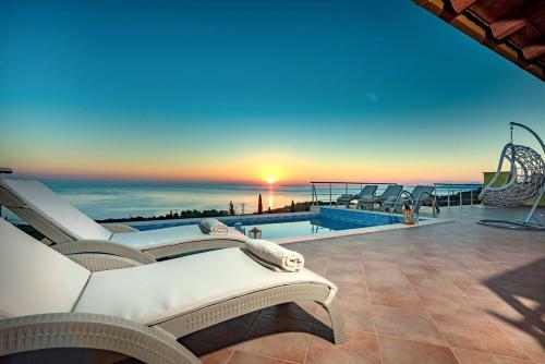 Varvara Villa Sleeps 4 With Pool Air Con And Wifi