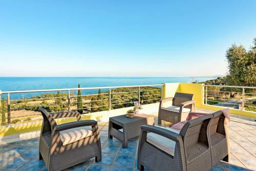 Varvara Villa Sleeps 4 With Pool Air Con And Wifi