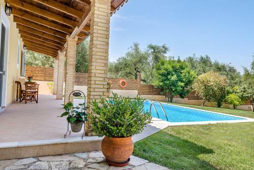 Neromylos Villa Sleeps 6 With Pool And Air Con