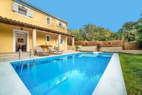 Neromylos Villa Sleeps 6 With Pool And Air Con