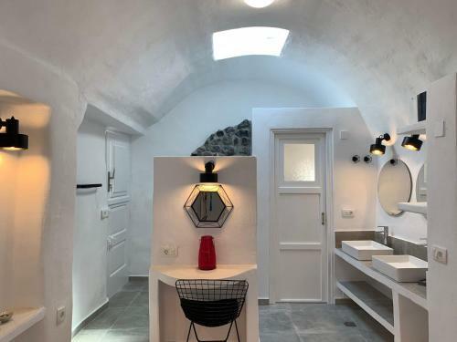 W Villa Kallistrias - A Wonderful Courtyard Suite