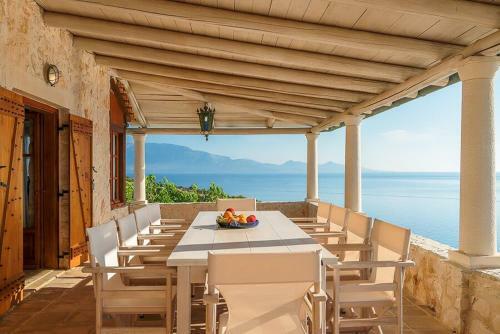Korithi Villa Sleeps 9 With Pool Air Con And Wifi