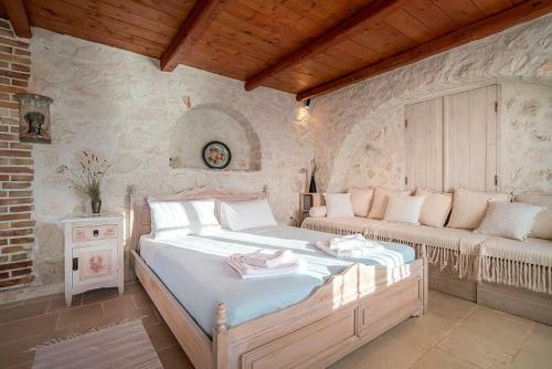 Korithi Villa Sleeps 9 With Pool Air Con And Wifi
