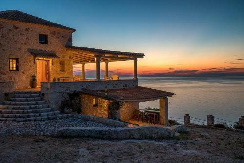 Korithi Villa Sleeps 9 With Pool Air Con And Wifi