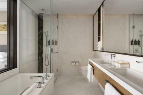Sheraton Hong Kong Tung Chung Hotel
