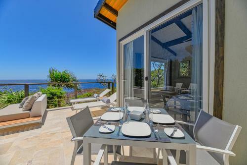 Villa Topaz Above West Bay With 180 Degree Views!