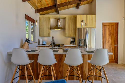 Villa Topaz Above West Bay With 180 Degree Views!