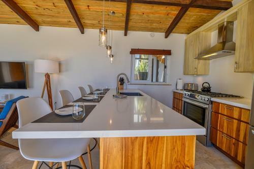 Villa Topaz Above West Bay With 180 Degree Views!