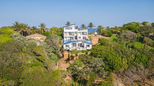 Villa Topaz Above West Bay With 180 Degree Views!