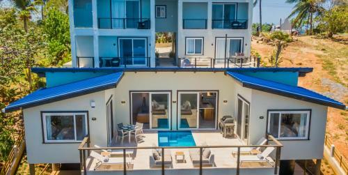 Villa Topaz Above West Bay With 180 Degree Views!