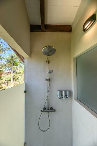 Villa Topaz Above West Bay With 180 Degree Views!