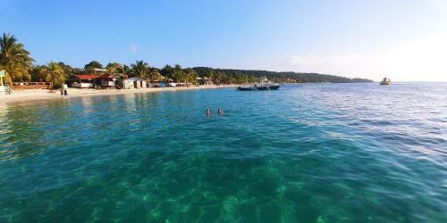 Villa Topaz Above West Bay With 180 Degree Views!