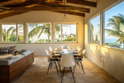 Hostal Villa Topaz Above West Bay With 360 Degree Views!