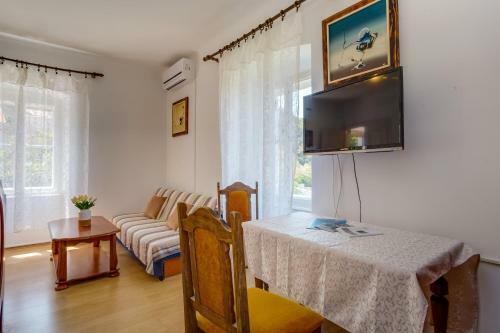 Apartments Pino