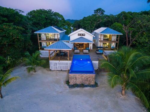 Vivaro Roatan Beachfront