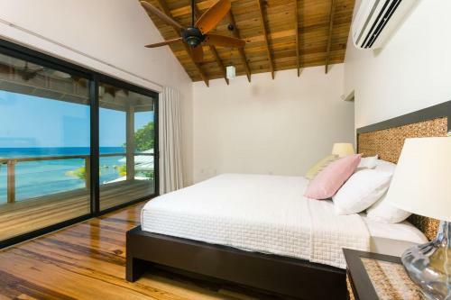 Vivaro Roatan Beachfront