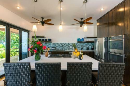 Vivaro Roatan Beachfront