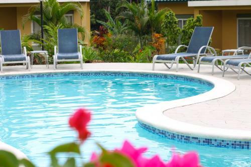 Lodge Recap Investments / Corinto Pearl Villa