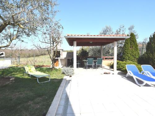 Spacious Apartment In Pula With Swimming Pool