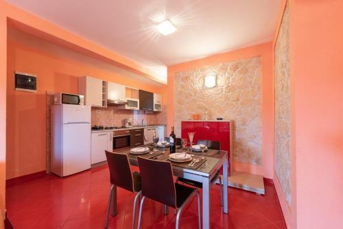 Hostal Apartments Karen