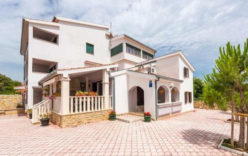 Hostal Apartments Karen