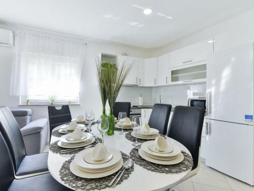 Crowonder Smile Villa