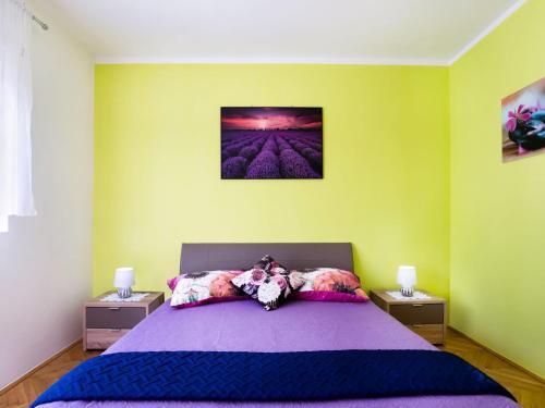 Simplistic Apartment In Vir With Garden