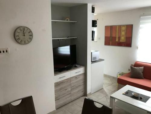 4 Apartments - Parking, Airco - 150 M To Beach