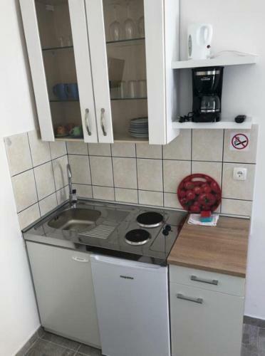 4 Apartments - Parking, Airco - 150 M To Beach