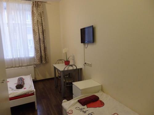 Happy Hotel