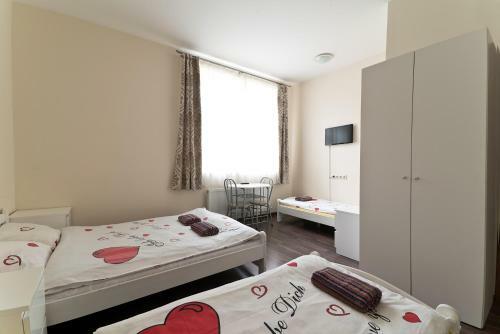 Happy Hotel