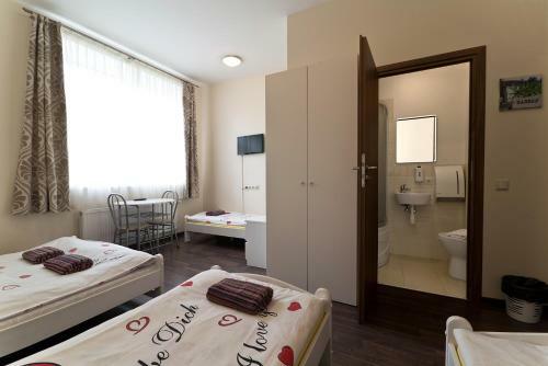 Happy Hotel