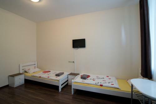 Happy Hotel