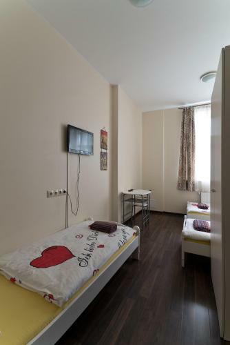 Happy Hotel