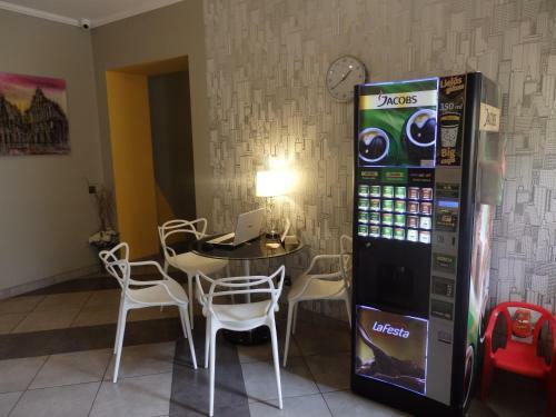Happy Hotel