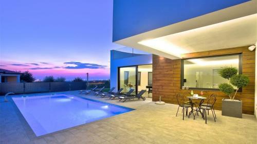 Hostal Eco-friendly Villa Aria With A Pool And A Party Room