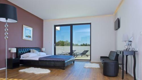 Hostal Eco-friendly Villa Aria With A Pool And A Party Room