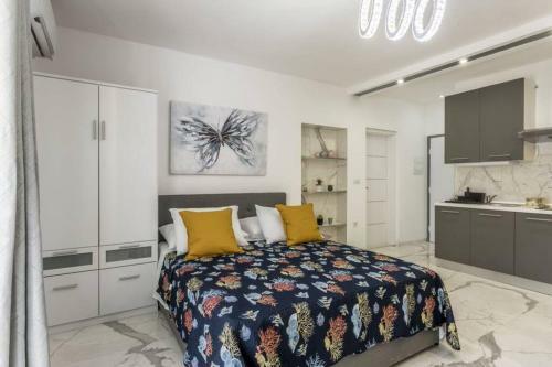 Royal Platinum Studio Apartment