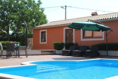 Villa Zara With Pool, Sauna, Gym And Game Room