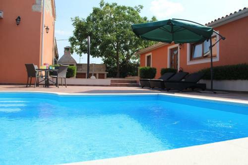 Villa Zara With Pool, Sauna, Gym And Game Room