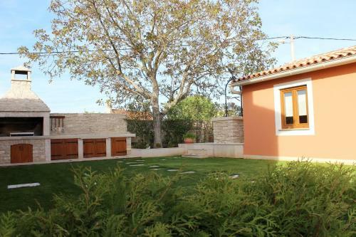 Villa Zara With Pool, Sauna, Gym And Game Room