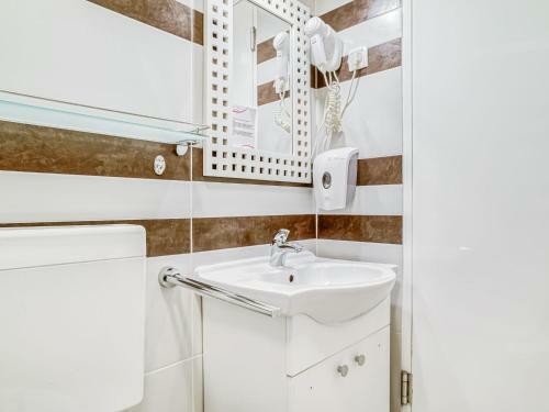 Spacious Holiday Home In Vukovar With Swimming Pool