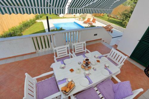 Villa With Pool Beatrix