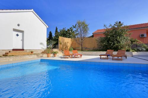 Villa With Pool Beatrix