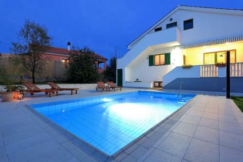Villa With Pool Beatrix