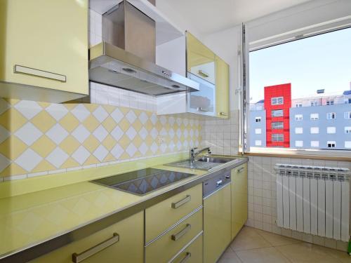 Spacious Apartment In Zadar Near Town
