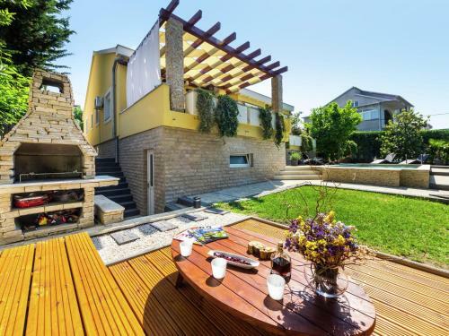 Villa With Pool Luna