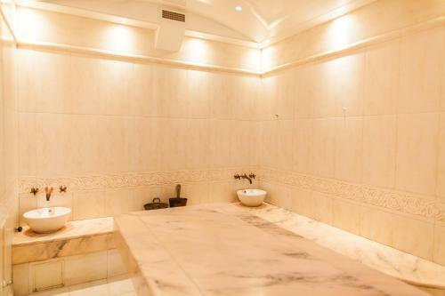 Tb Palace Hotel & Spa