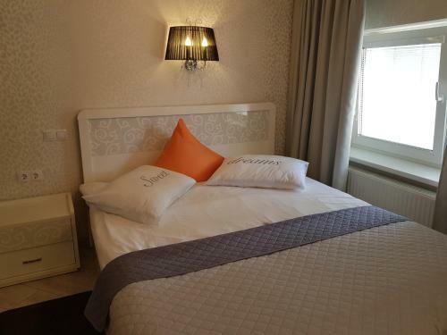 Hostal Naiza Guesthouse And Apartments